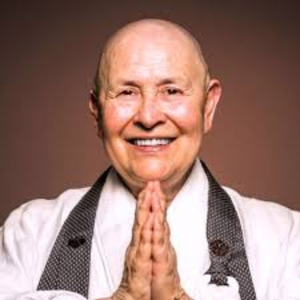 Victor Manachini ao lado de Monja Coen em evento que reuniu líderes e especialistas para falar sobre inovação e transformação.