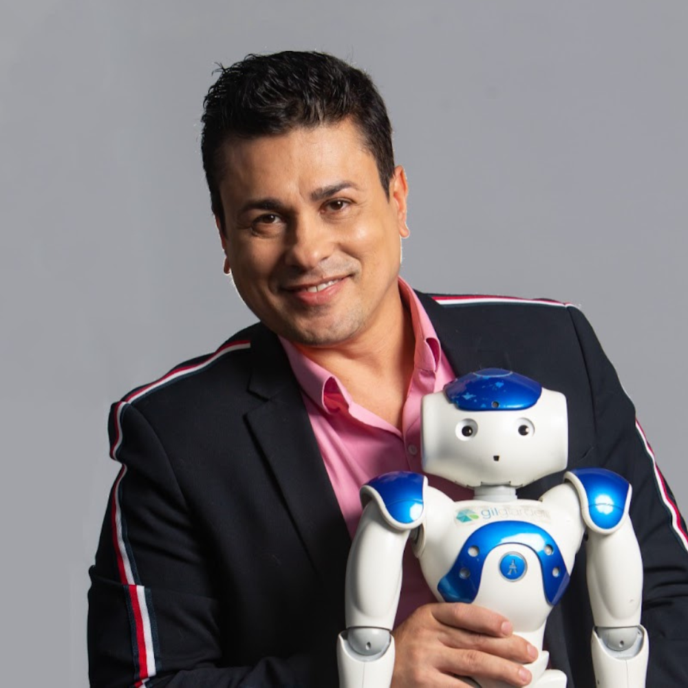 Victor Manachini com Gil Giardelli em evento sobre inovação, inteligência artificial e futuro digital.