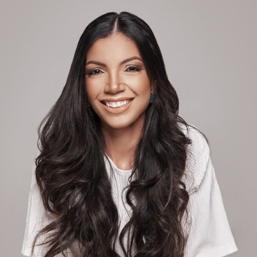 Victor Manachini com Amanda Oliveira em evento que abordou inovação, comunicação e liderança moderna.