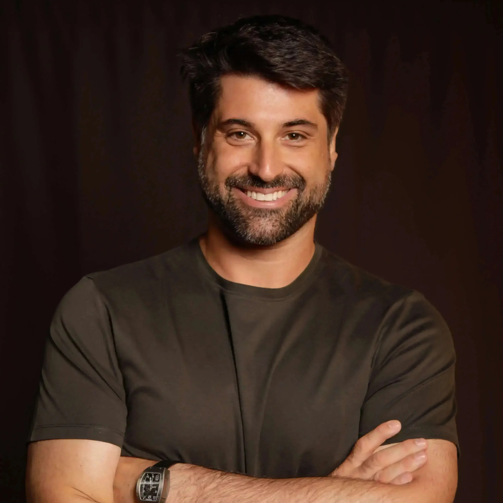 Victor Manachini com Alfredo Soares em encontro que reuniu especialistas do mercado digital e inovação.